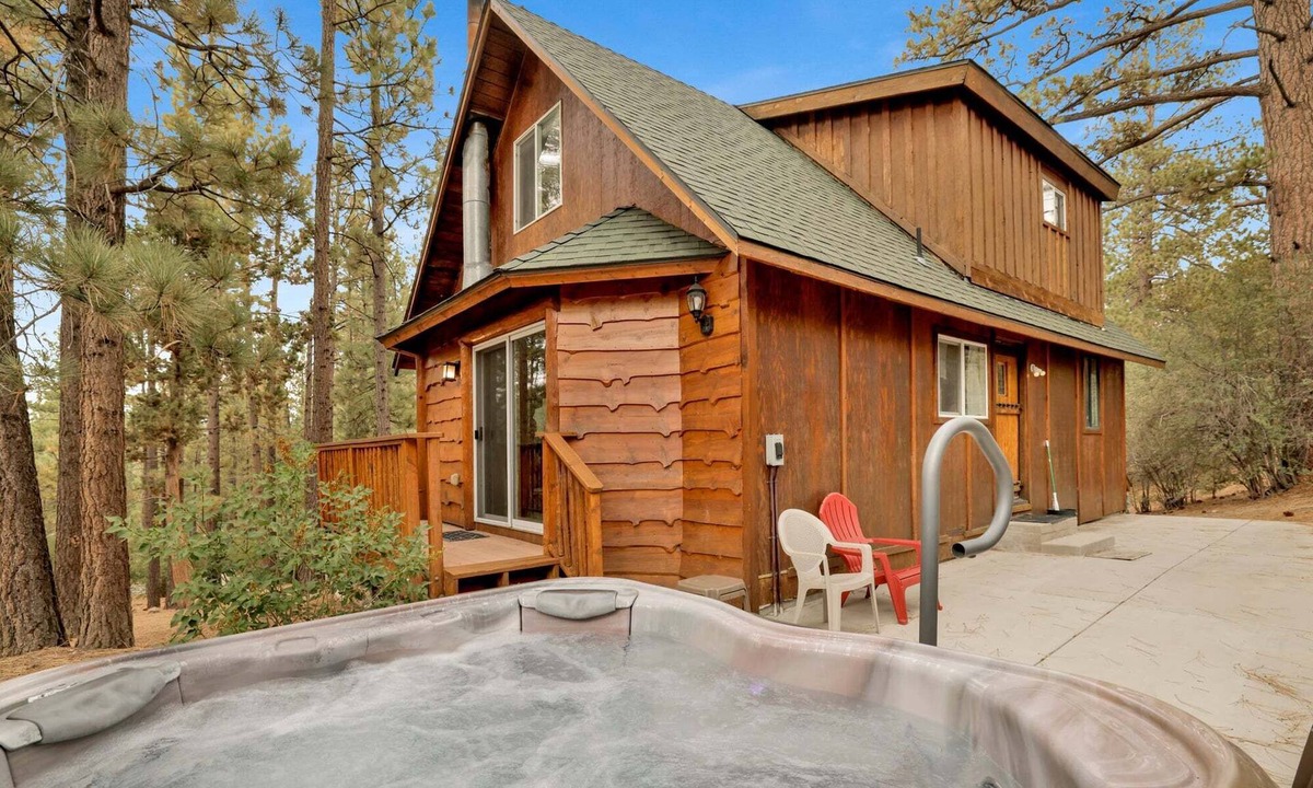 Big Bear City Cabin | Living LOG Cabin #1494