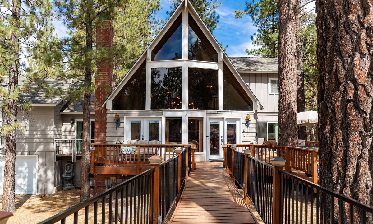 Fox Farm Cabin | Living The Dream Big Bear- Hot Tub- Games