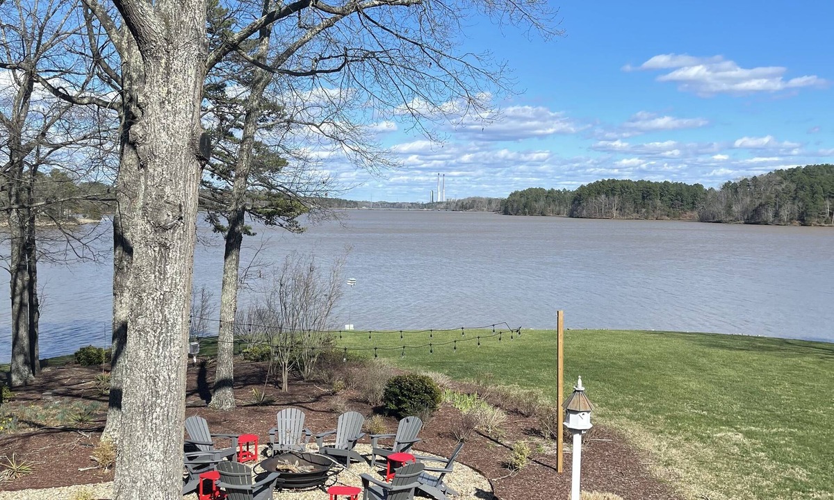 Semora House | Living the Lake Life w/2 kitchens 6 bdrms