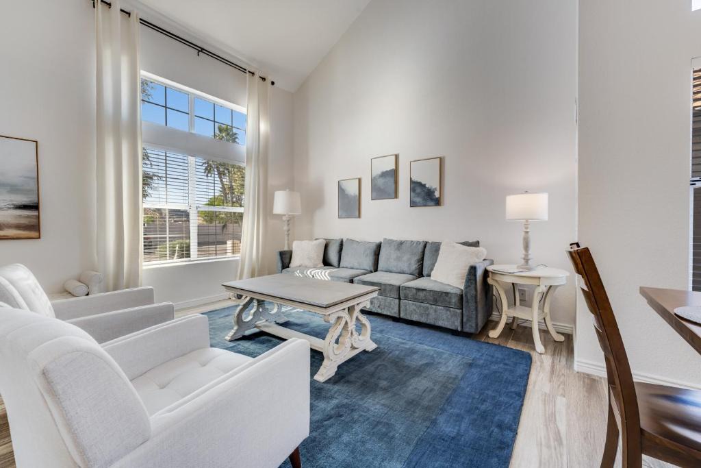 Foothills House | Living Under Par