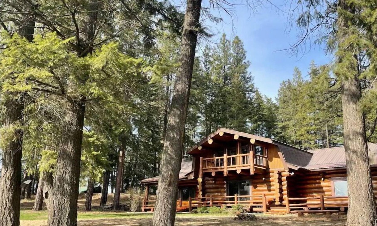 Boundary County Cabin | Living Well Lodge with Panoramic Views