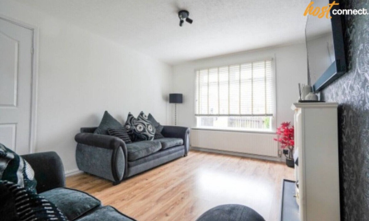 Livingston House | Livingston 4 Bed + Car Space