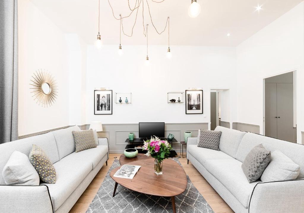 Saint-Vincent-de-Paul Apartment | LivinParis - Luxury 3 & AC 4 Bedrooms Montmartre I