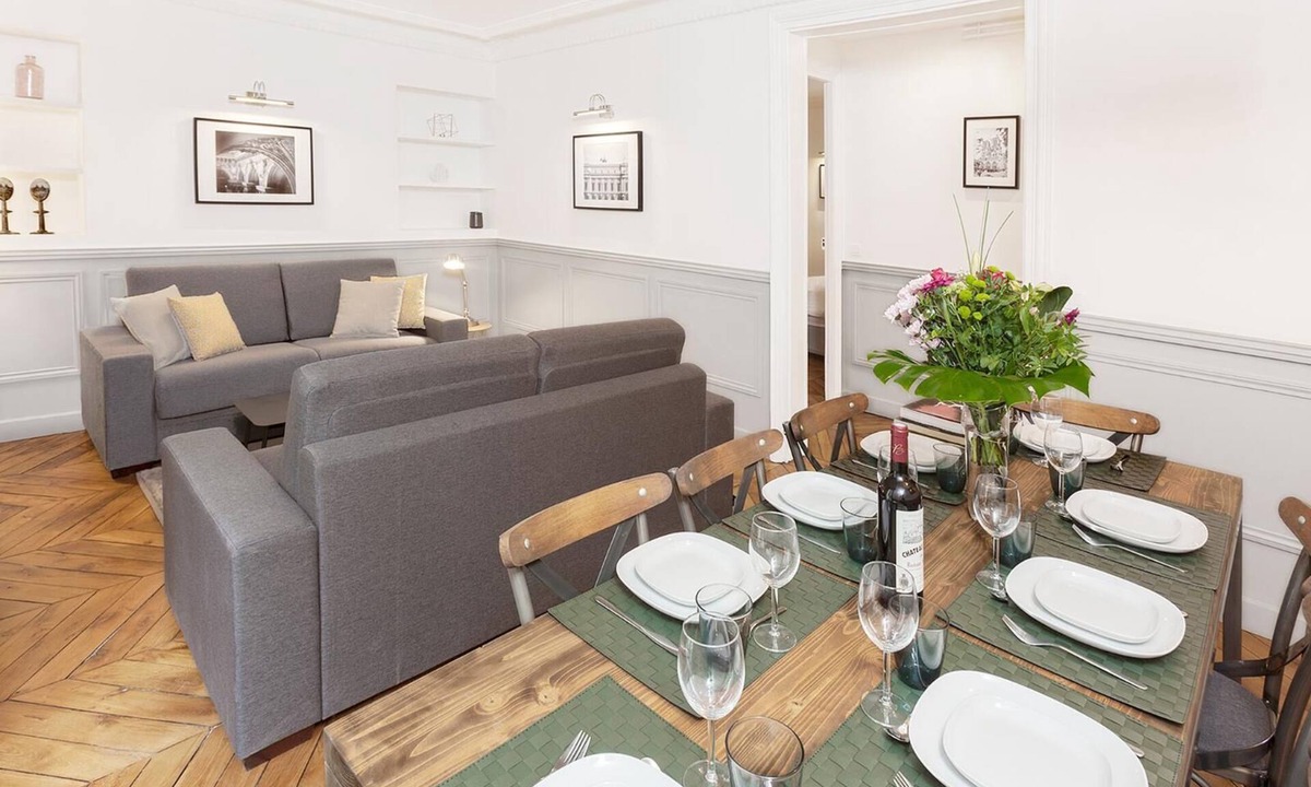 Quartier de Rochechouart Apartment | LivinParis | Luxury AC 4 Bedrooms Opera Lafayette II