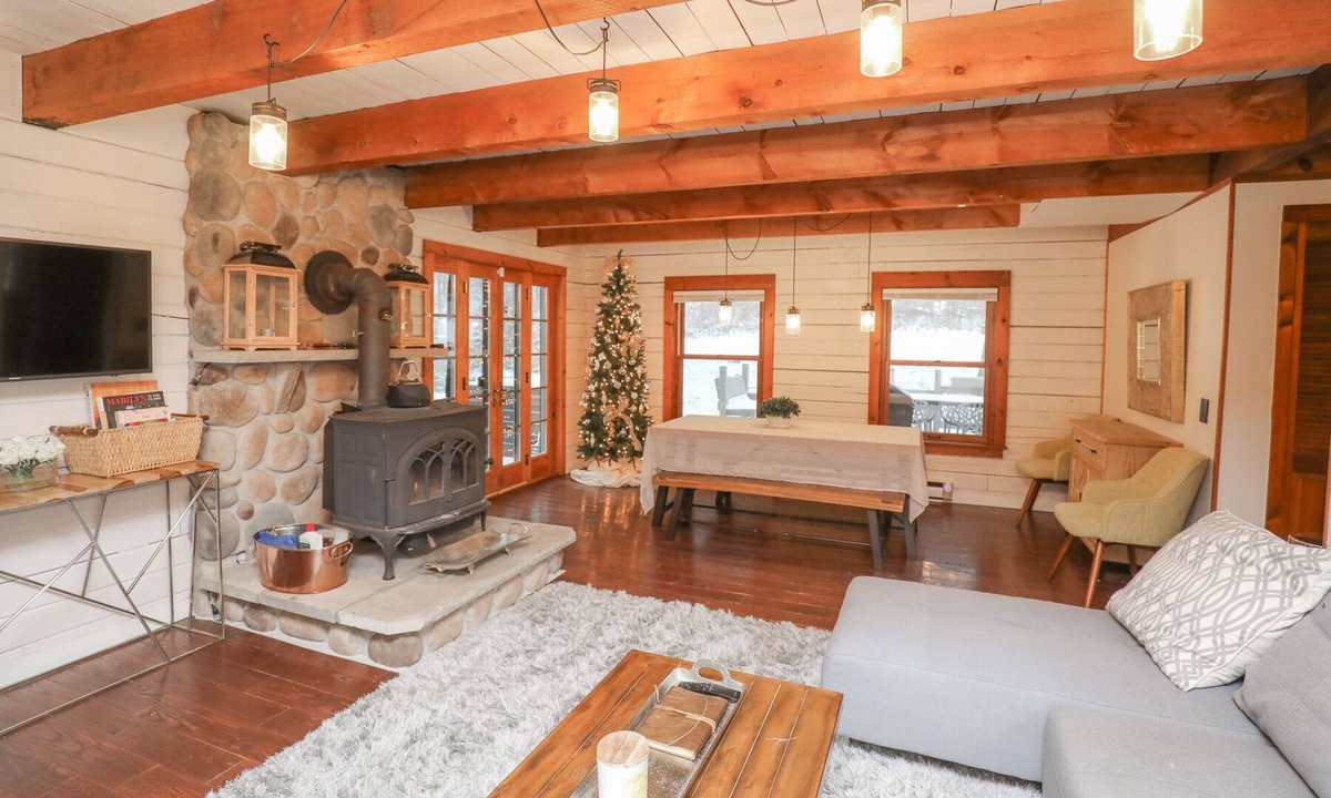 Bristol Hills Cabin | Lizzie's Cabin On The Hill