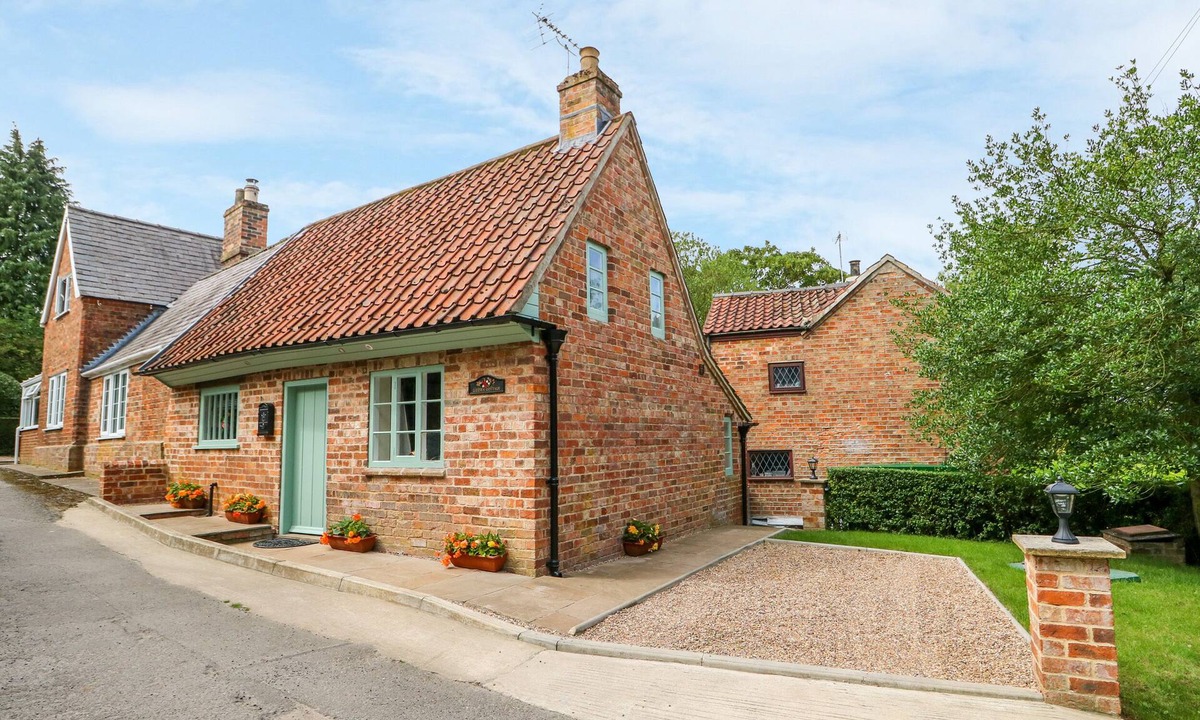 West Ashby Cottage | Lizzies Cottage