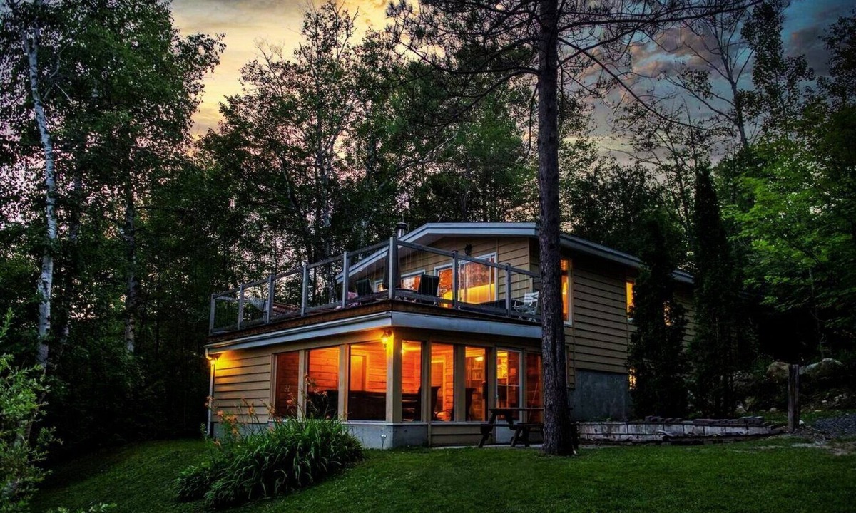 Chertsey House | LKFRNT | Chalet VISTA – Lac Paré ✦ Spa ✦ Waterfront