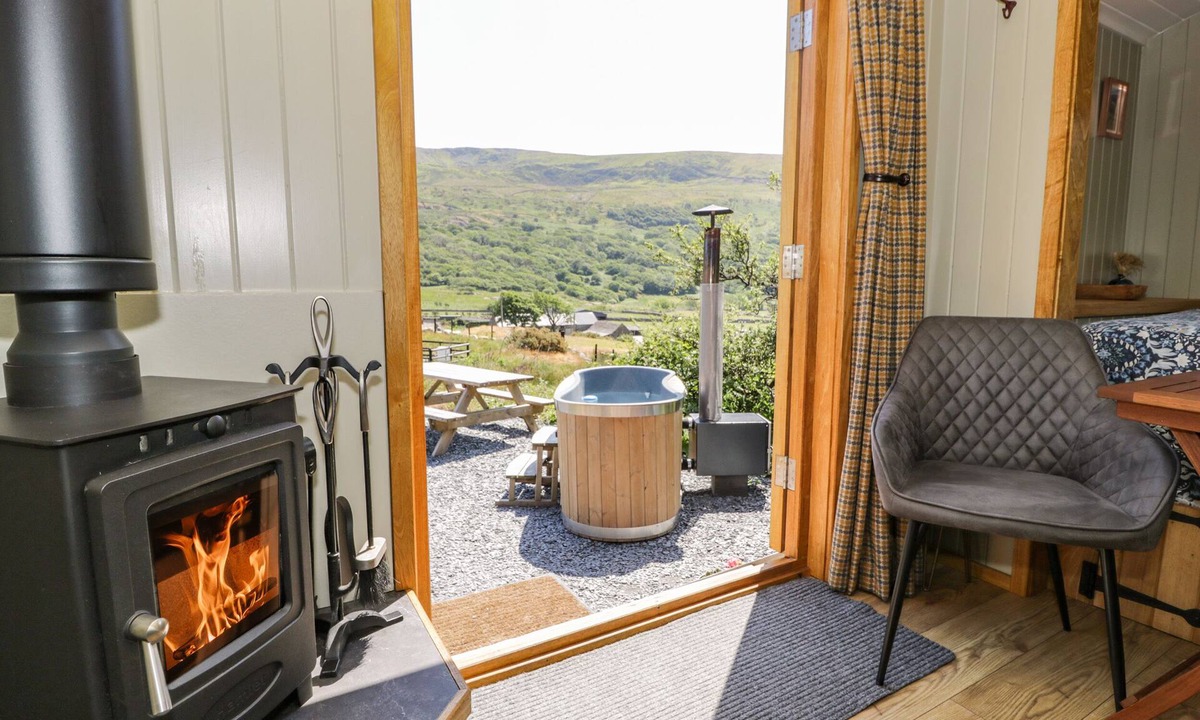 Llanbedr Cottage | Llethr - Shepherds Hut