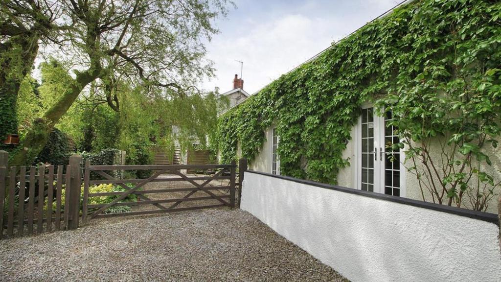 Crynant House | Llethryd Farm Cottage Two