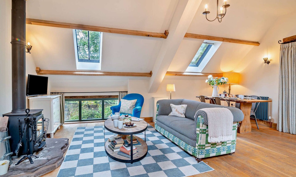 Cwmdu House | Llewenau-Draw Farm - The Barn