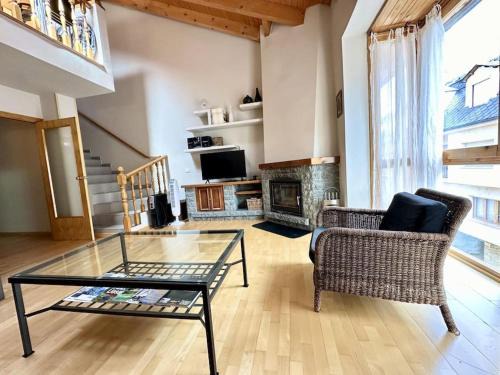 Montella I Martinet Apartment | Lludriga, alojamiento en Martinet, Puigcerdá
