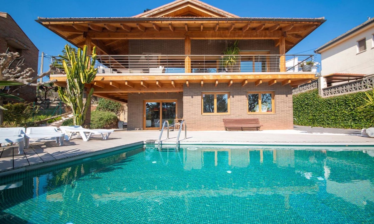 Torrelles de Llobregat Villa | LLUISA TORRELLES LLOBREGAT 561.231 Modern and welc