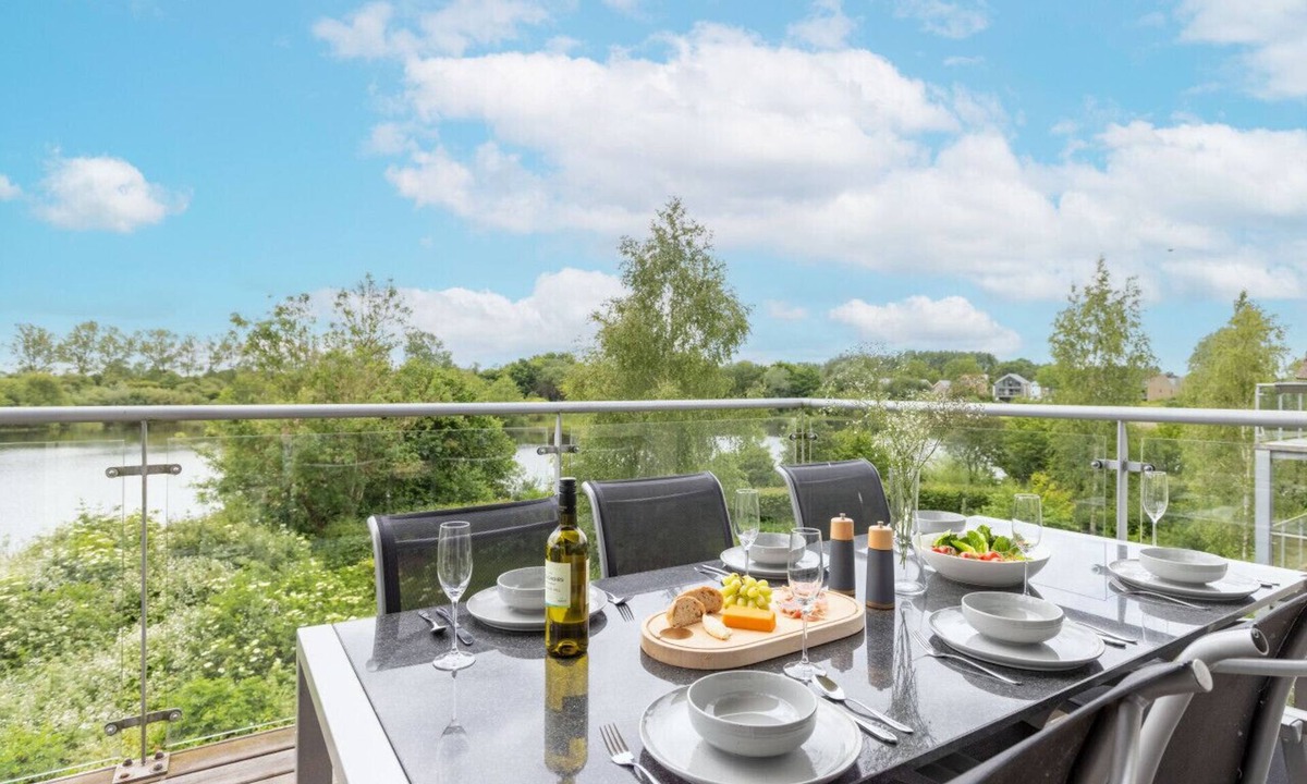 Cirencester Villa | Llyn View - HM122 - Lakeside Spa Holidays