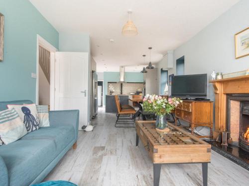 Edern House | Llywnfor