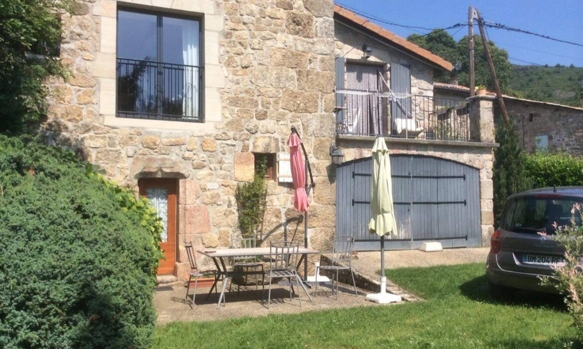 Saint-Pierre-de-Colombier Cottage | Location Saisonniere