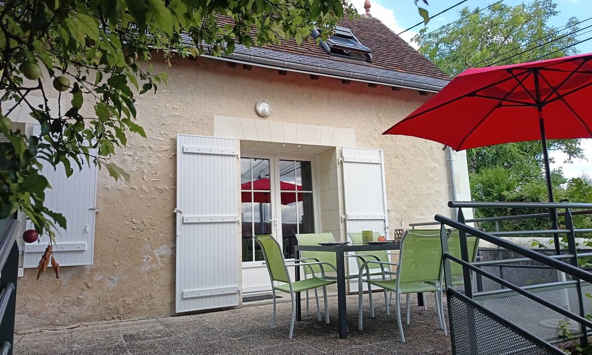 La Croix-en-Touraine House | located between Amboise and Chenonceau and close to the Loire Valley vineyards