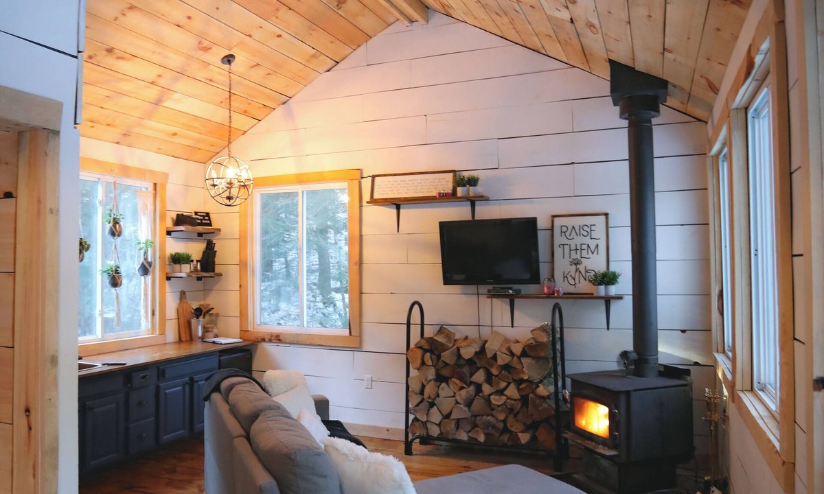 Bishop Corners Cabin | Located directly on the Skootamatta River with Private back lake