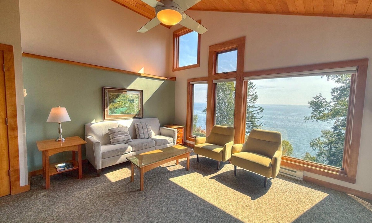 Lutsen Condo | Located directly on Lake Superior, this condo is ideal for families or groups