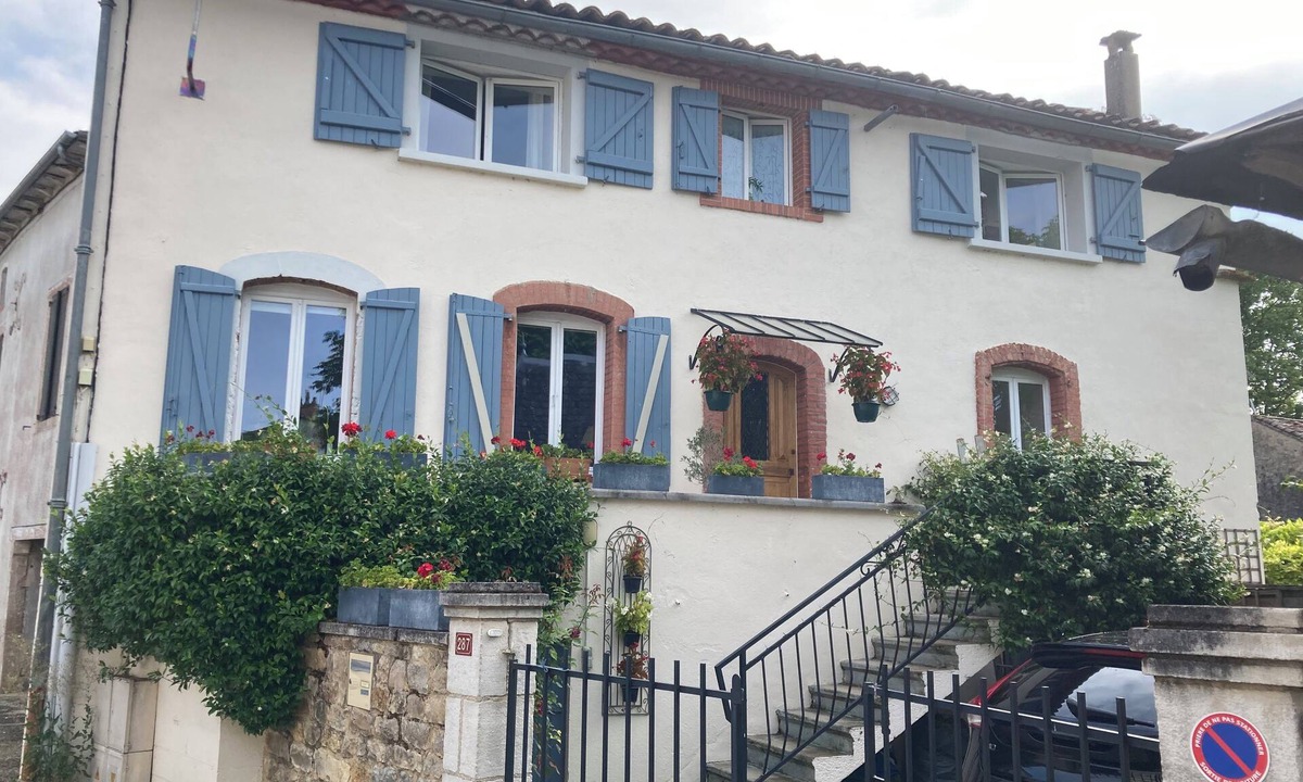 Varen Bed & Breakfast | Located in a historic village, this room is ideal for seeing the region.