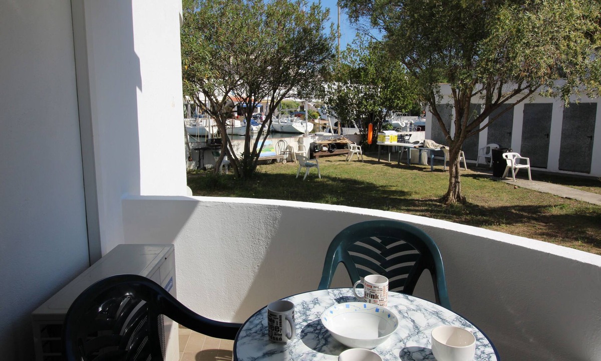 Santa Margarida Apartment | Located in a quiet area, well equipped, with communal garden and parking, ground floor. PO