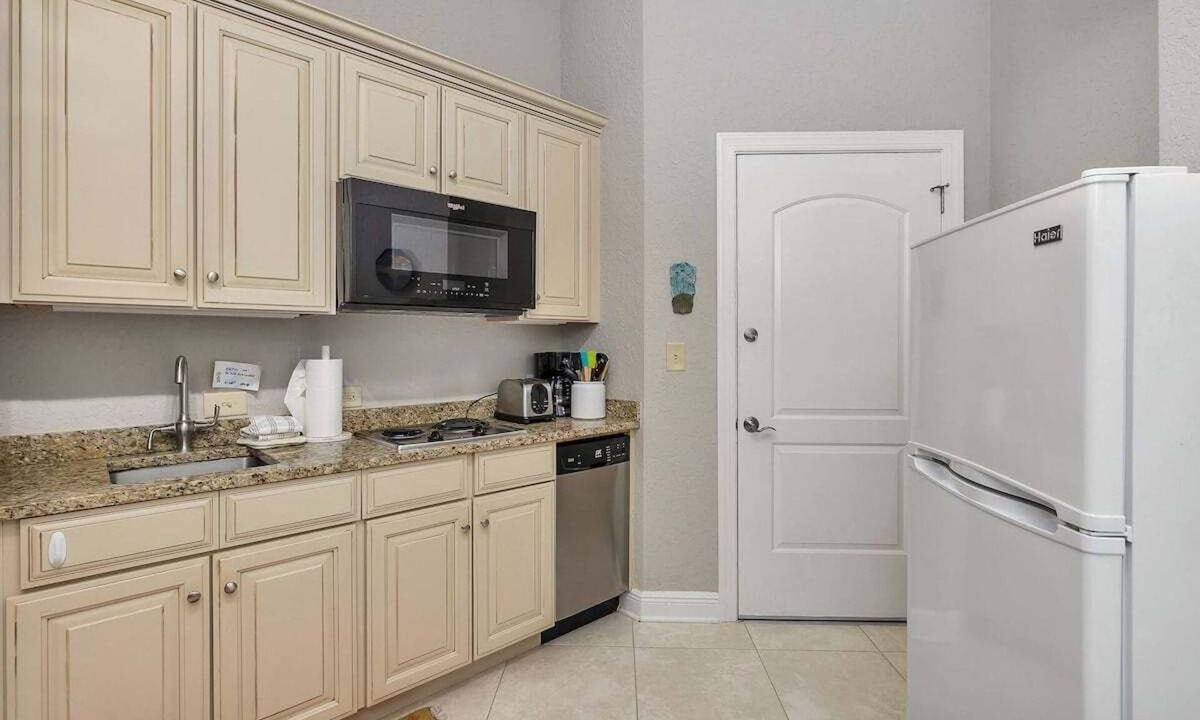 Demere Park Apartment | Located just blocks from Oceanfront Neptune Park