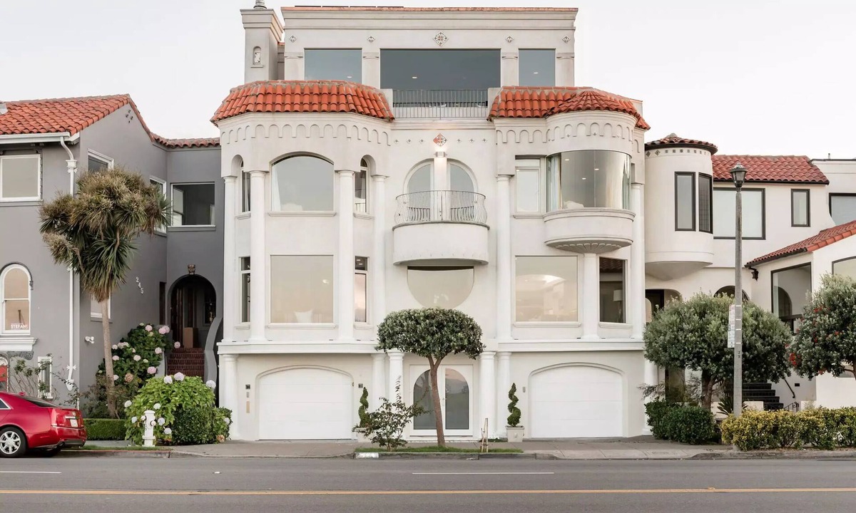 Marina District House | Located on Marina blvd