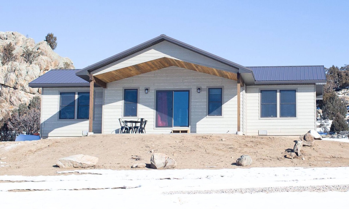 Saratoga Cabin | Located on Scenic Highway 130 Snowy Range