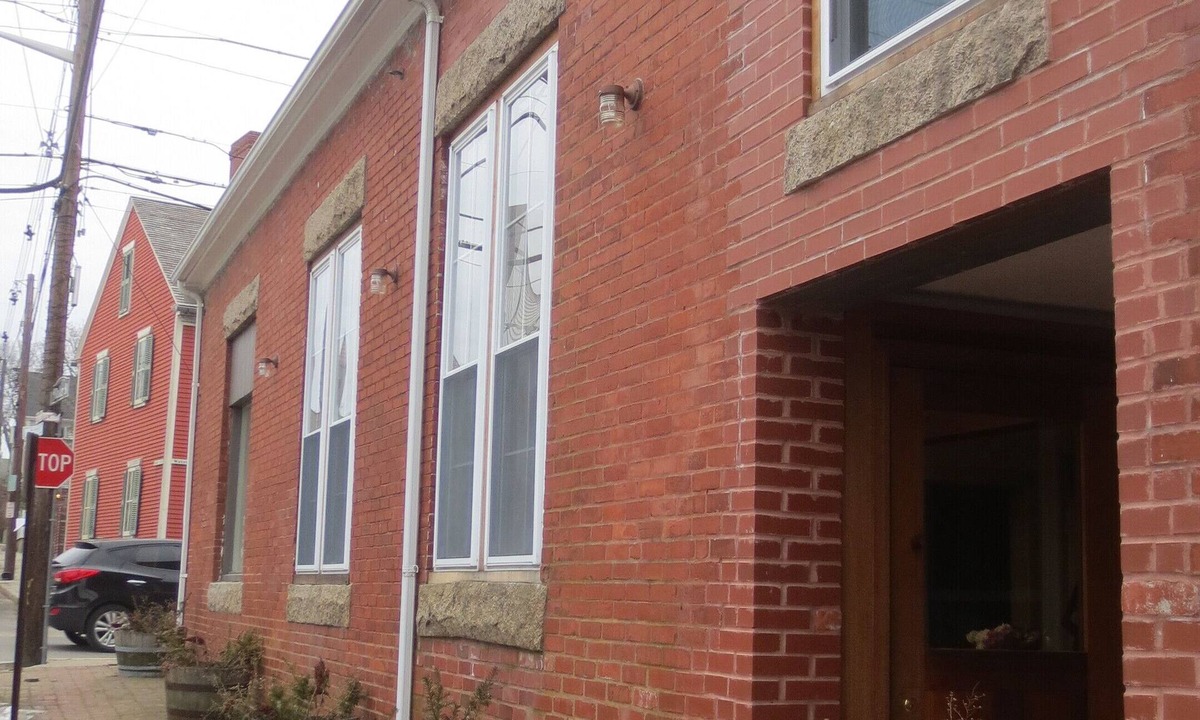 Warren Apartment | Located On Warren's Historic Waterfront Adjacent