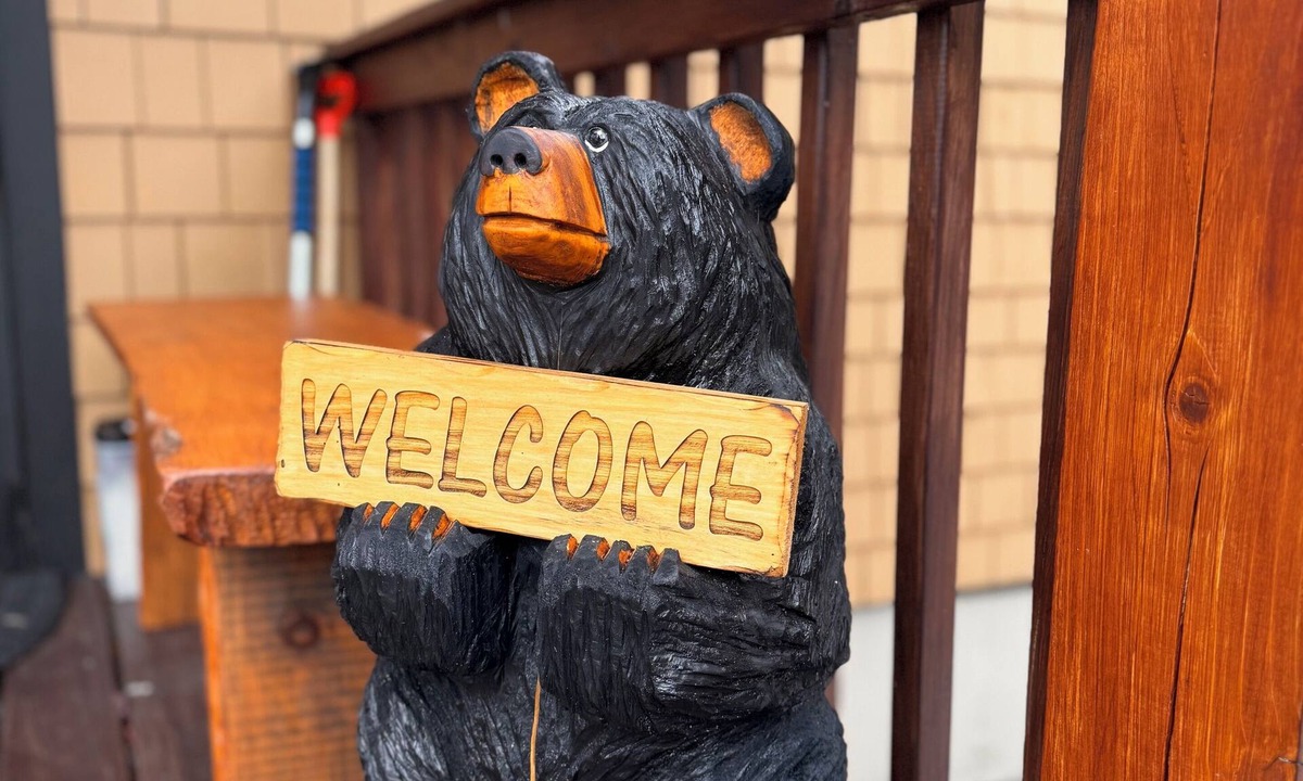 Hunter House | Located within 10 minutes from both Windham Mountain and Hunter Mountain!