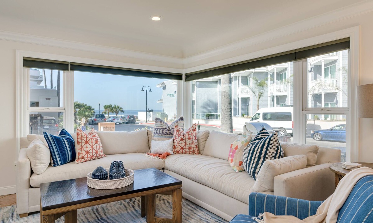 Downtown House | LOCATION! 7 Bedrooms - VIEW - Steps to Sand+Ocean+Pier+Downtown PISMO BEACH!