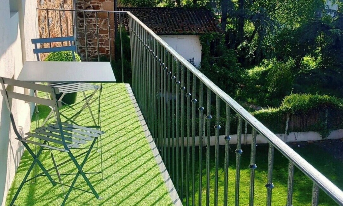 Bourg-de-Thizy Apartment | Location Appartement