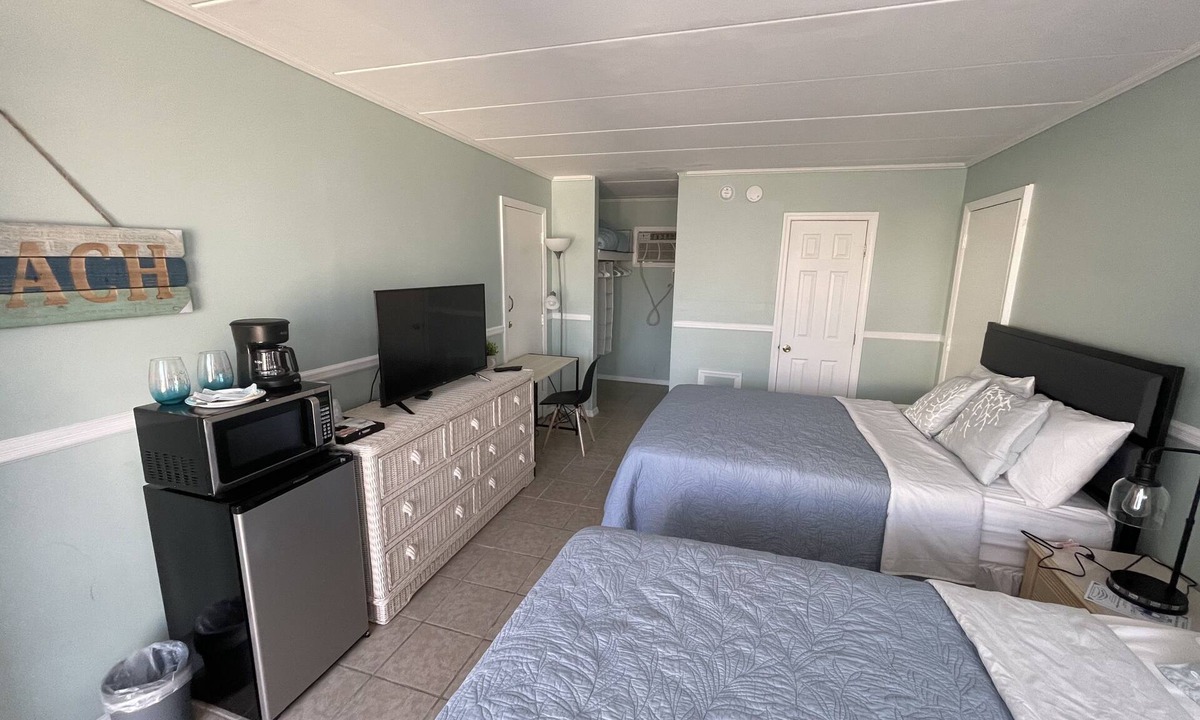 Wildwood Hotel | LOCATION!Charming, cozy home like hotel room