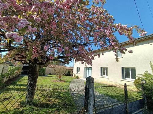 Brux House | Location des longères