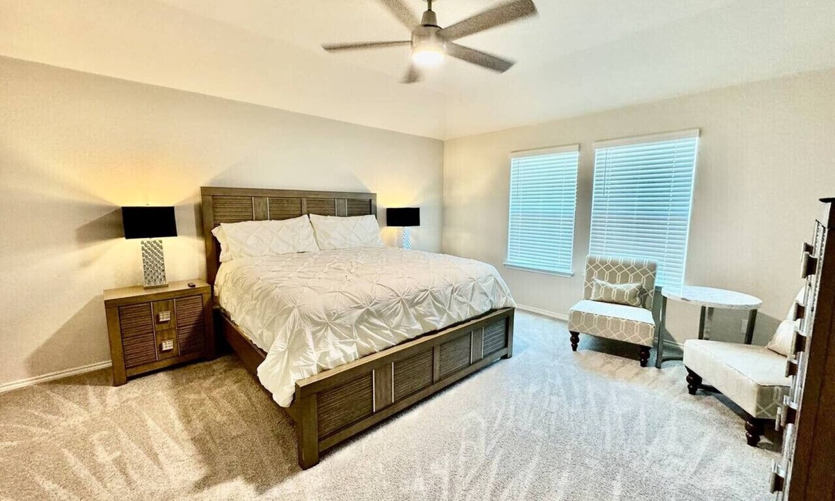 Medina Valley House | Location! Large Home- King Master Suite, BBQGrill