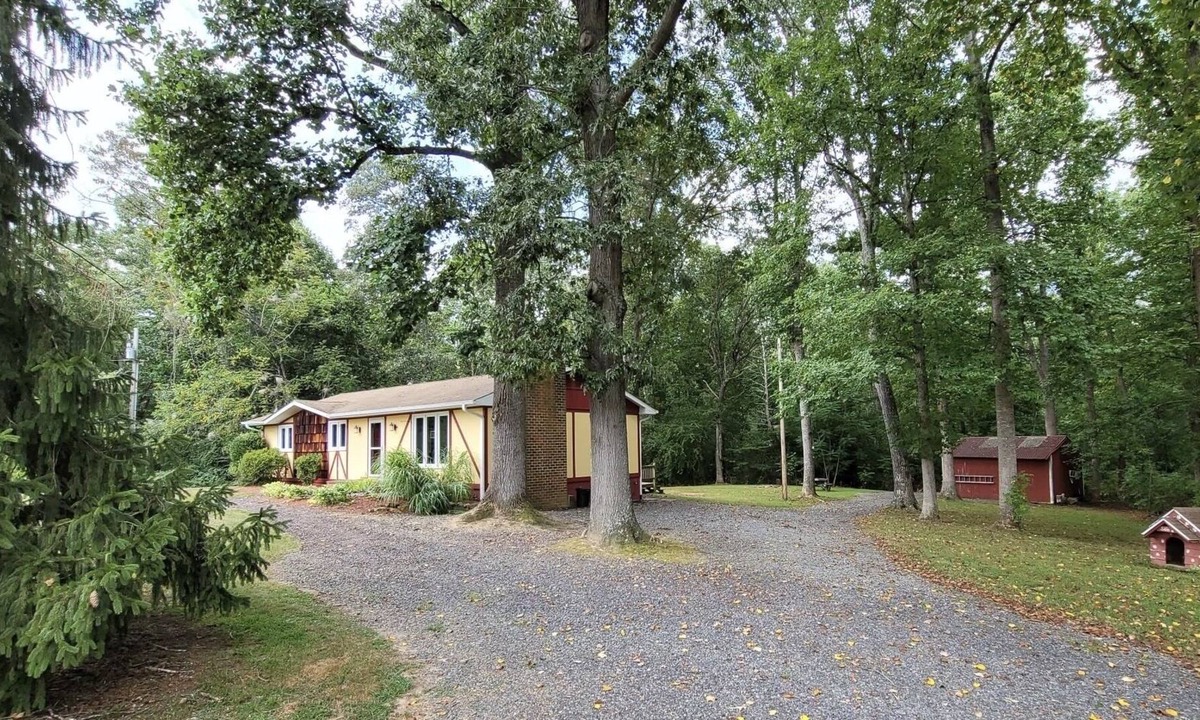 Rochelle Cottage | Location! Location! 29 & 231 - stop scrolling for our 5 star clean