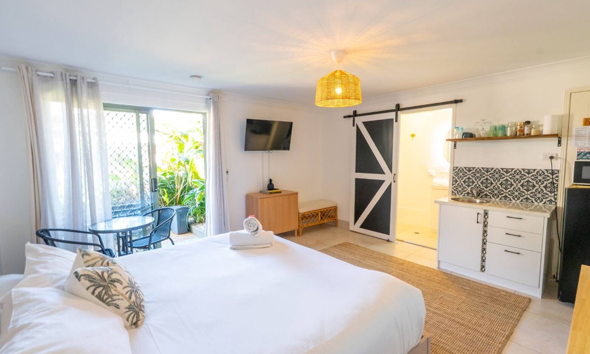 Point Lookout Apartment | Location Location Location!