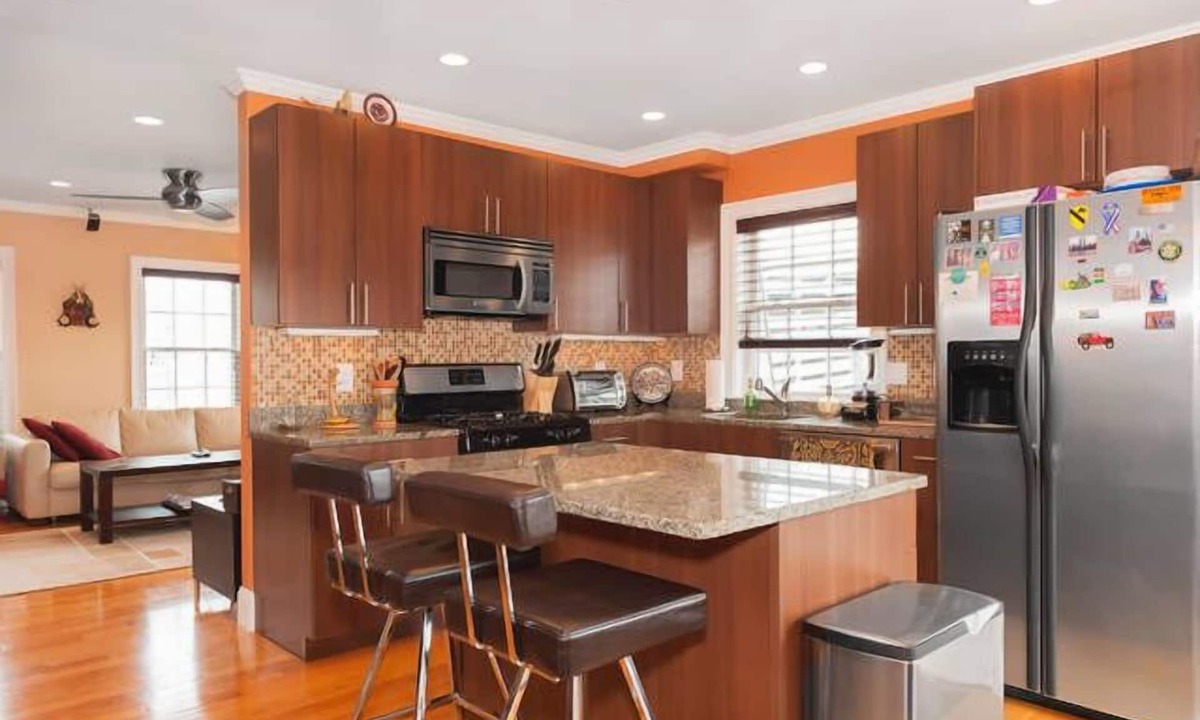 D Street - West Broadway Condo | LOCATION, LOCATION LOCATION, 2 Bed, 2 Bath Luxury Condo