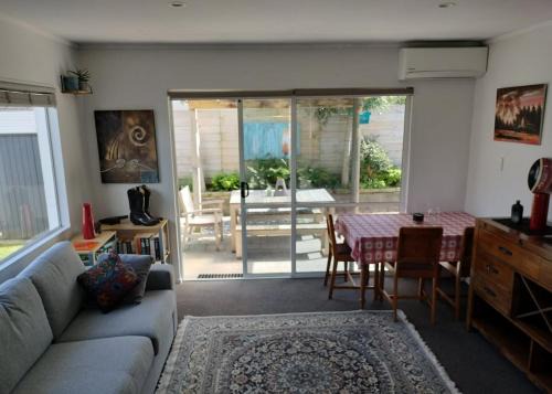 New Plymouth Apartment | Location, Location, Location!