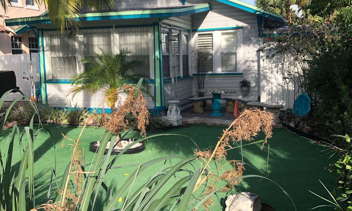 Lake Worth Cottage | location, location, location!