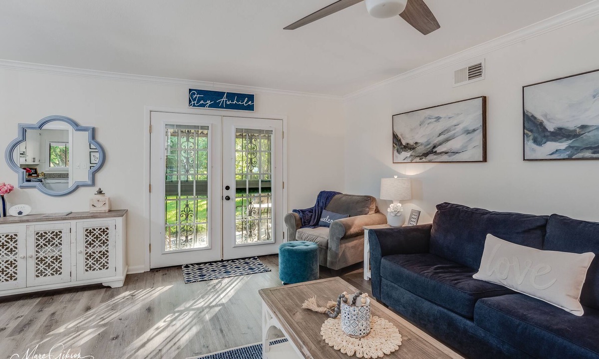Broadmoor House | LOCATION, LOCATION, LOCATION- UPDATED, COZY, SUPER CLEAN