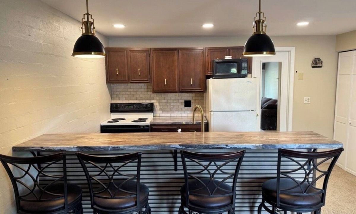 Blodgett Mills Apartment | LOCATION, LOCATION, LOCATION!