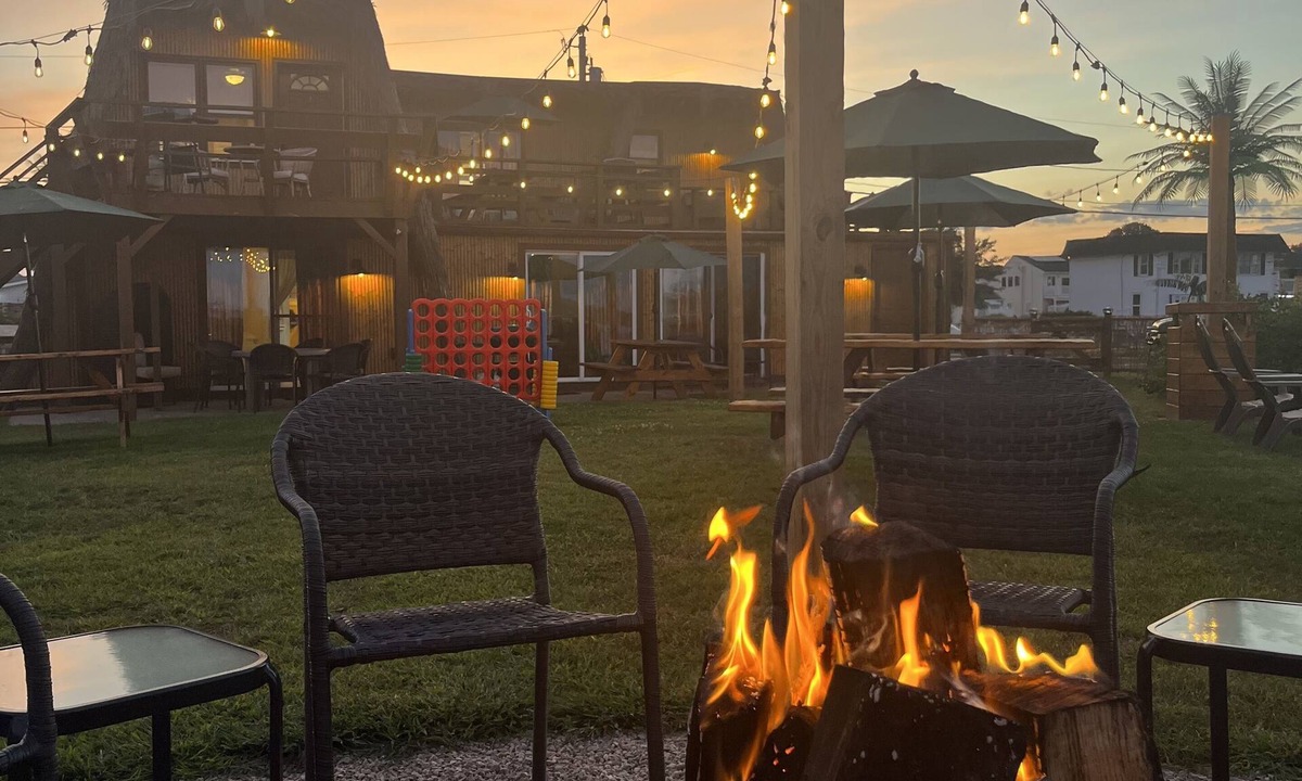 Misquamicut Apartment | LOCATION LOCATION LOCATION