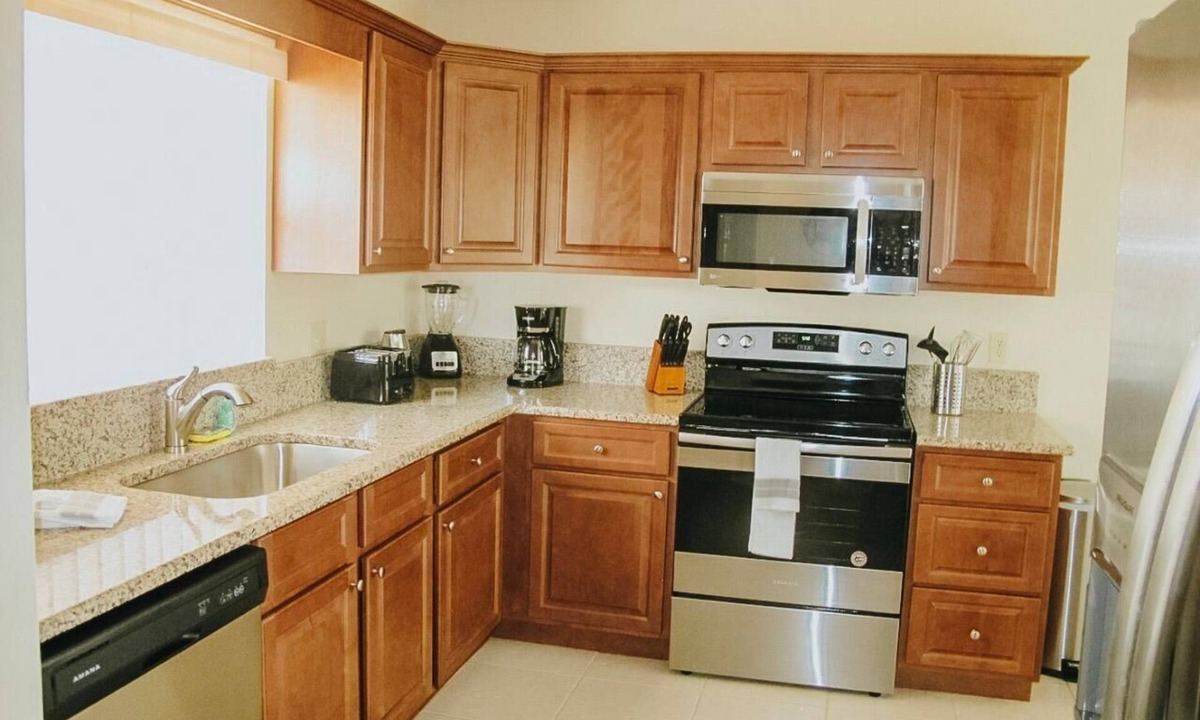 Indian Wells House | LOCATION, LOCATION! Lovely home only 4 miles away from DISNEY!