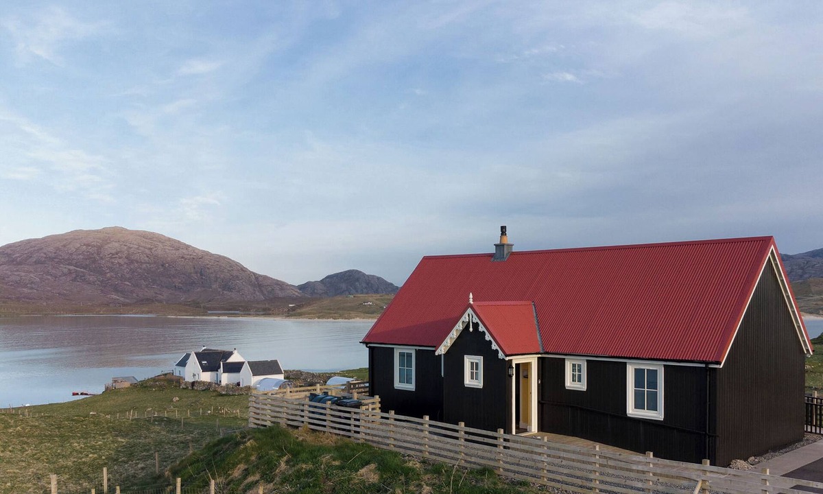 Ardroil Cottage | Location, location, property, location.