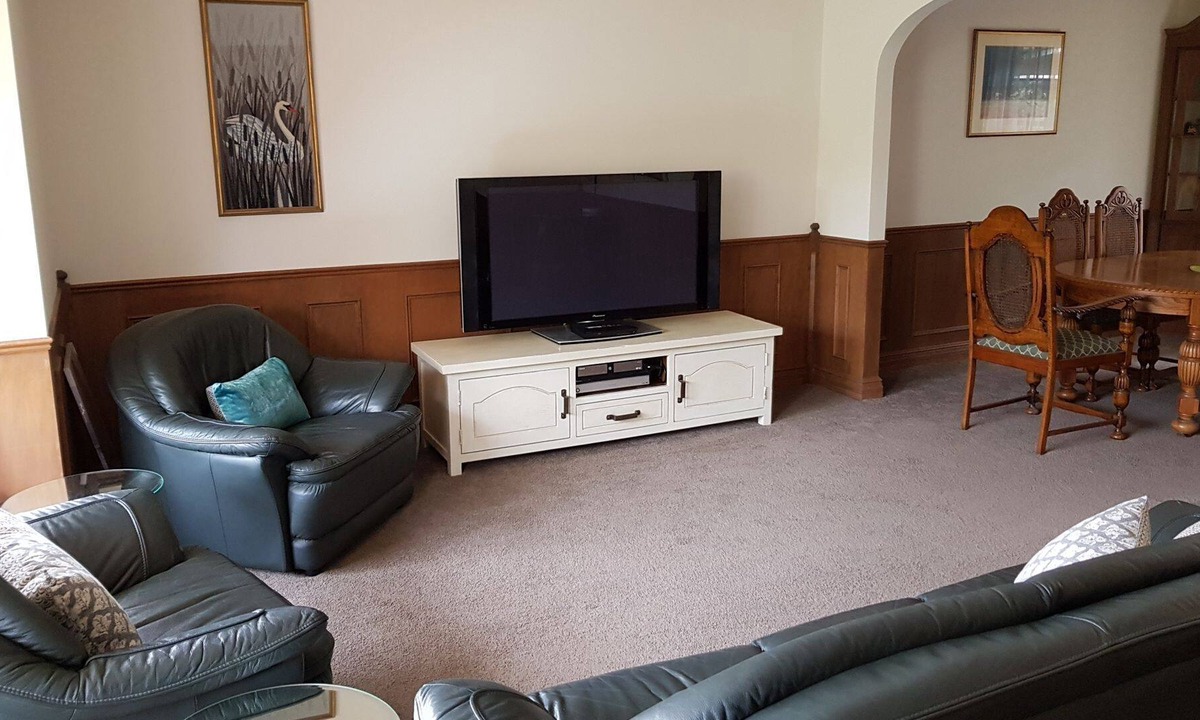 Parkdale House | Location, Location the Beach & Station