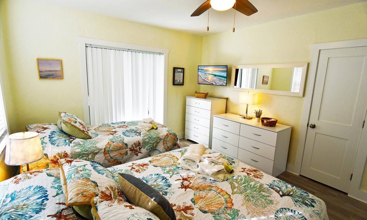 Golden Beach Apartment | LOCATION!Lovely Venice Villa 2 min walk to beach