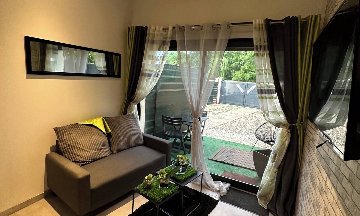 La Ferte-Gaucher House | Location Maison T3 Avec Stationnement Privé et Jardin