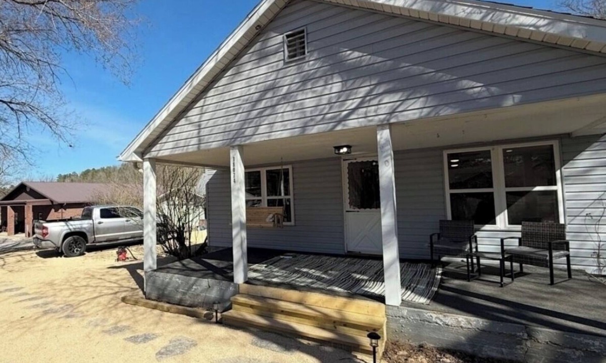 Eminence House | LOCATION! On Main Street! Near National Park! Jacks Fork river- 1 mile!