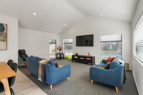 Rainbow Point House | Location on Point - Taupo