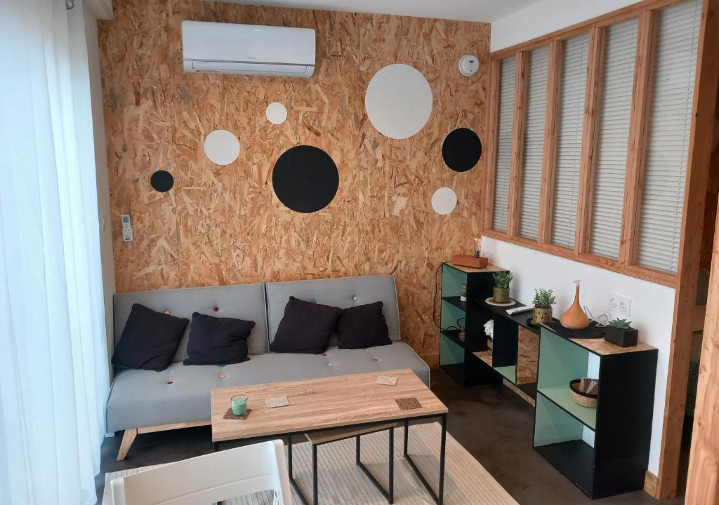 Saint-Medard-en-Jalles Apartment | Location Studio indépendant avec terrasse ,les vignes d'élian